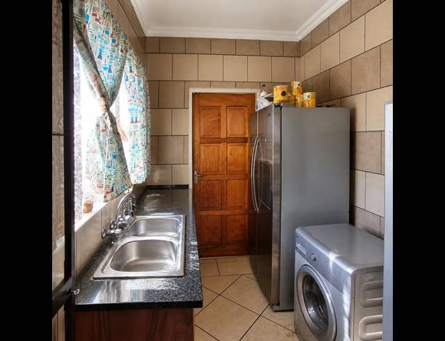 3 BEDROOM HOUSE FOR SALE IN VAN DER WESTHUIZEN